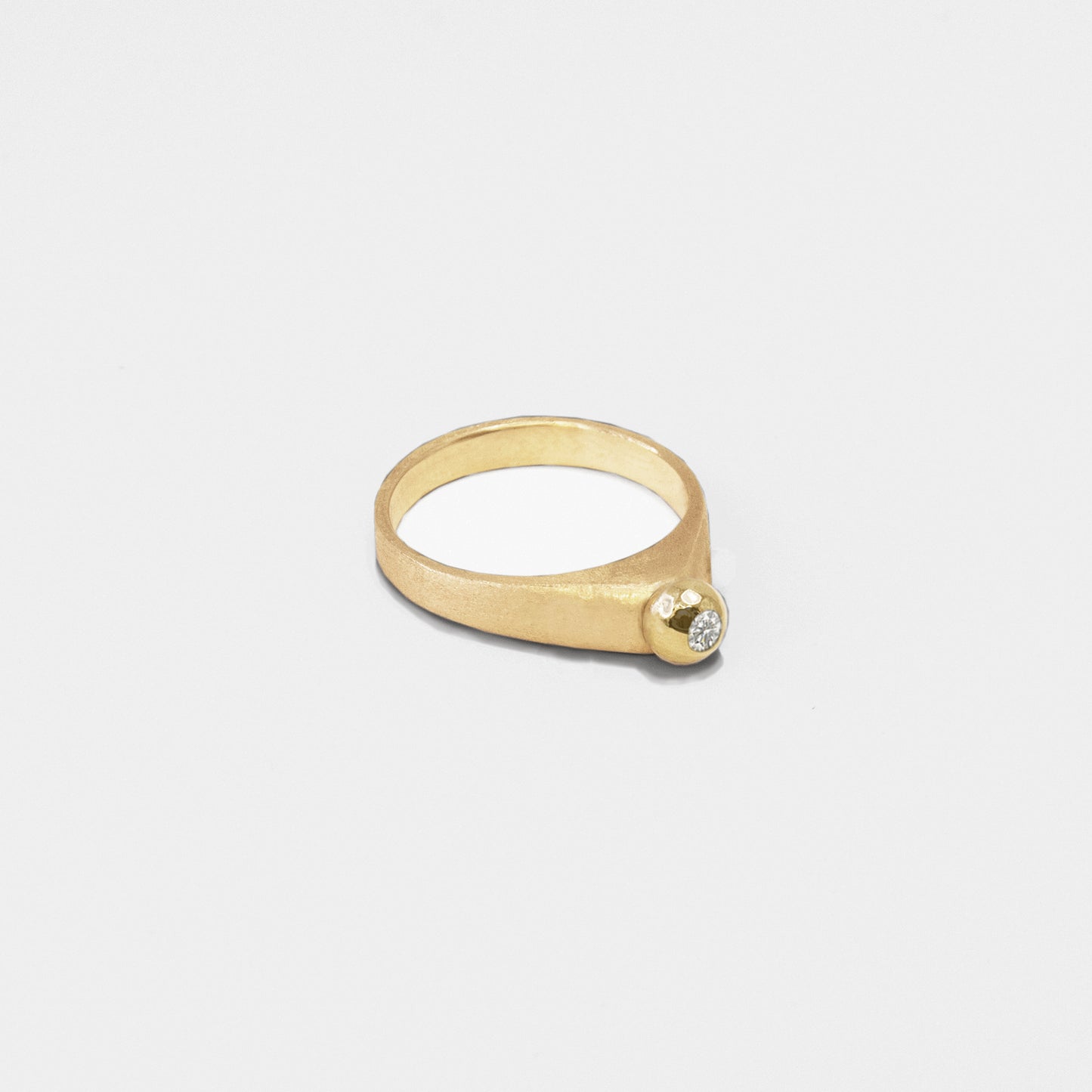 globe ring gold & diamond