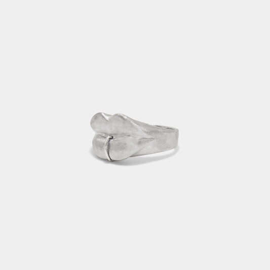 kiss ring with silver piercing